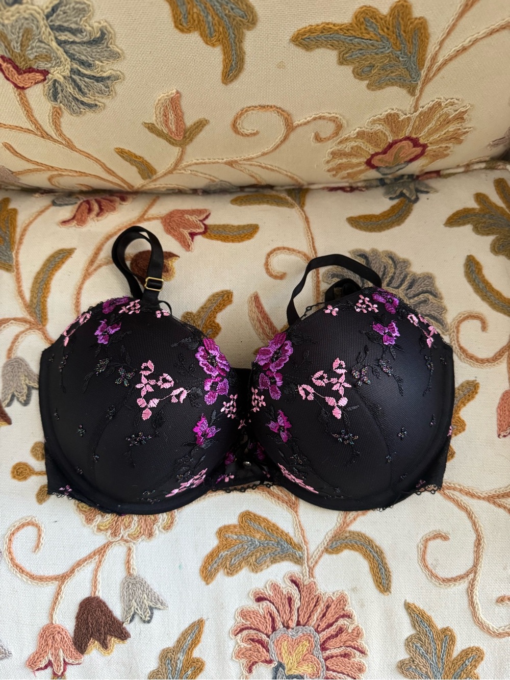 Victoria secret Black Lace Embroidered push-up Bra